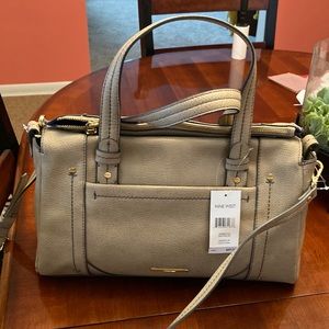 NINE WEST. LIGHT TAN SHOULDER/CROSSBODY BAG. MAGNETIC CLOSURE. ROYAL BLUE INSIDE